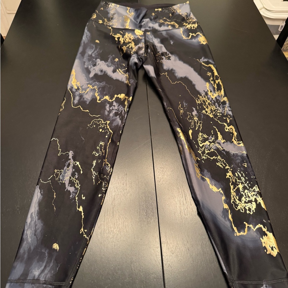 Old Navy Brand Black Marble-Print Athletic Leggings with Gold Accents
